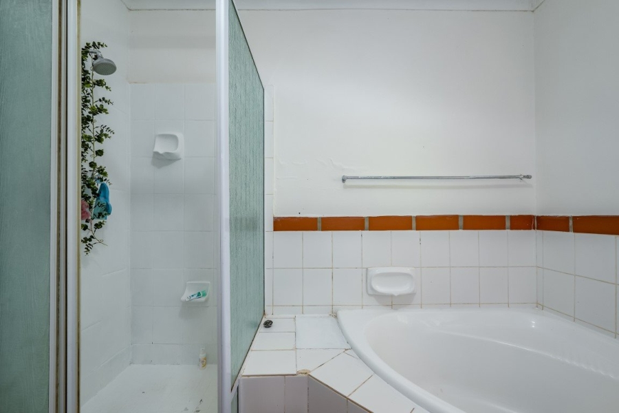 6 Bedroom Property for Sale in Golden Acre Western Cape
